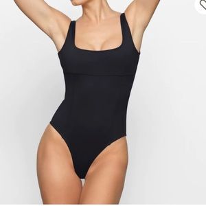 BNWT skims SHAPING SWIM TANK ONE PIECE S